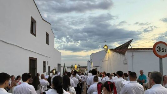 Música y devoción junto al Sagrado Corazón de Jesús en La Farrapa