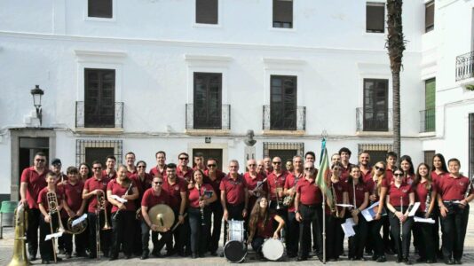 ​La Filarmónica de Olivenza pone la música por las calles oliventinas con la Diana Floreada de las Ferias y Fiestas 2026